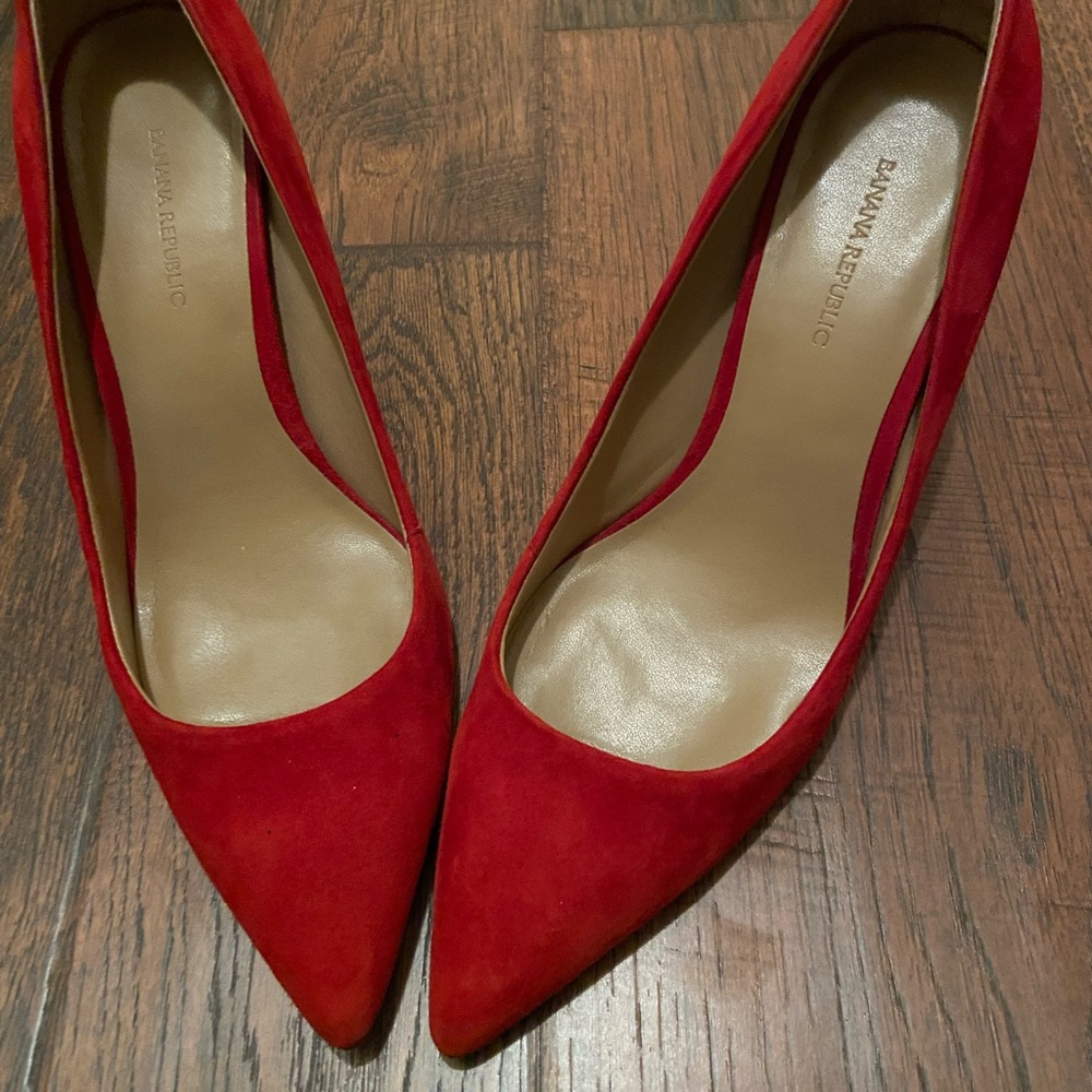 Banana Republic red pumps